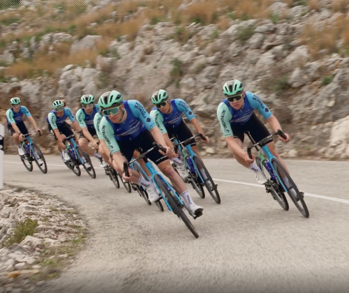 MUC-OFF OGŁASZA ŚWIATOWĄ WSPÓŁPRACĘ Z DECATHLON AG2R LA MONDIALE