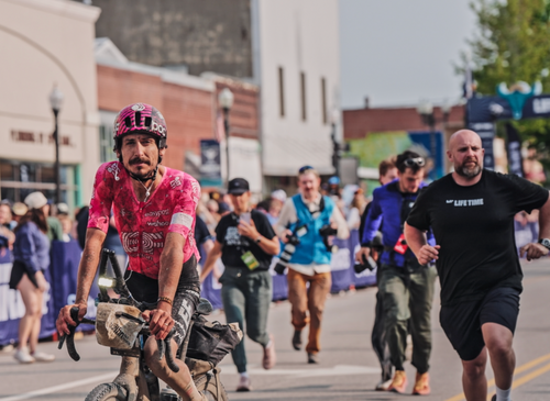 Gravel Gold: Powstanie Unbound i duch Flint Hills